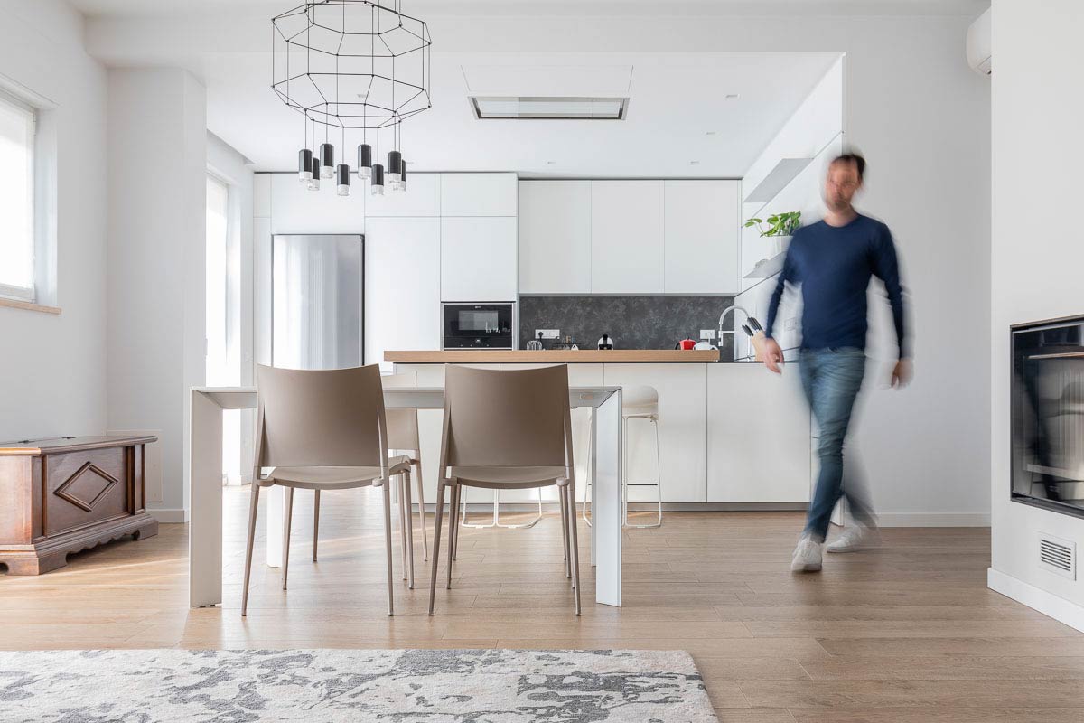 Aprire lo spazio da tutti i divisori ed i limiti per creare una situazione più leggera e conviviale. #interni #arredamento #openspace