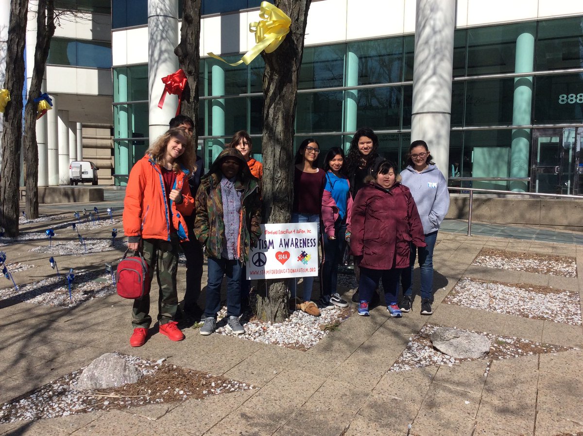 lmase23's tweet photo. #RippIB #se4abuddies had a great time at World Autism Day!!!! So proud of all our incredible students☺️ @DeSimone227 @M_Laskows https://t.co/LDGkvav29H