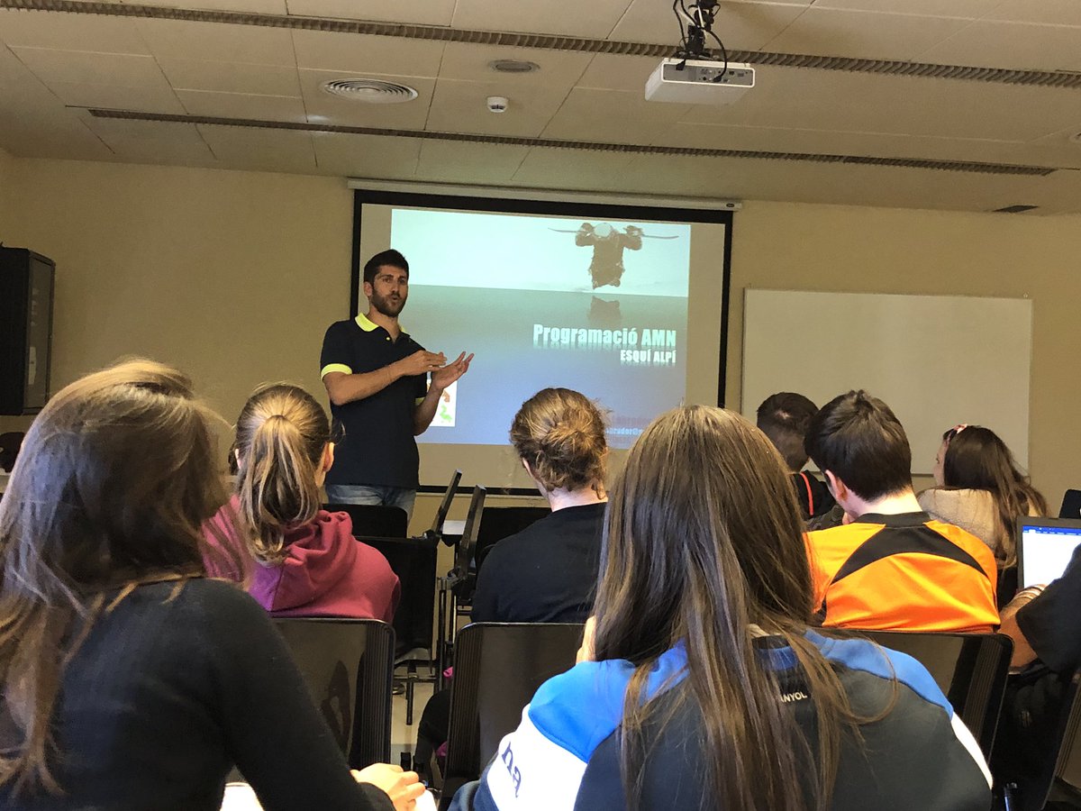 programators4's tweet photo. Avui hem tingut la sort de rebre dos convidats especials que ens han ajudat a com enfocar la programació en l’esquí alpí (Victor Labrador) i l’àmbit del lleure i la recreació (@Aboixedadm). Gràcies per compartir els vostres coneixements 🤓📝📚
 #2019TopProgram https://t.co/5zrbt88gwI
