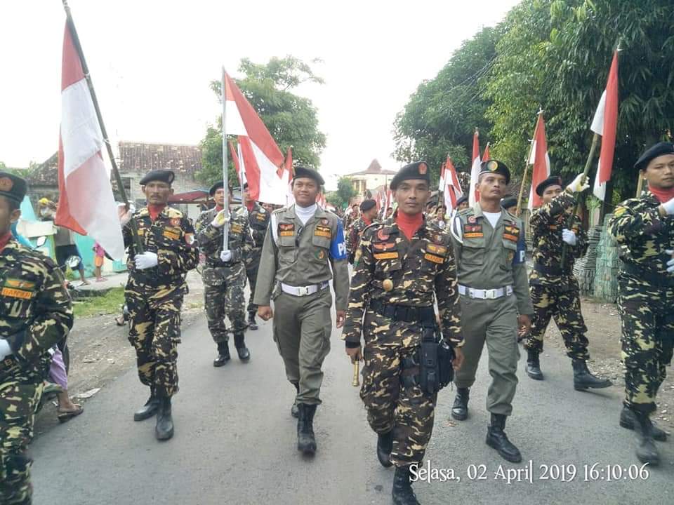 anonhackercf32's tweet photo. PC GP Ansor dan  SATKORCAB BANSER Grobogan Jawa Tengah menggelar KIRAB KEBANGSAAN dalam bingkai PERSATUAN.
Dari makam Ki AGENG GETAS PENDOWO sampai Alun-alun Purwodadi, Selasa (2/4/2019).

#AnsorMajuSatuBarisan https://t.co/Dgzl70f89C