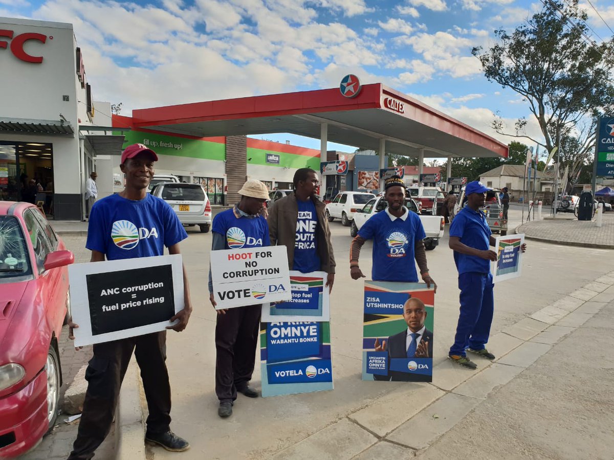 DAEasternCape's tweet photo. The DA have solutions to mitigate these fuel hikes:

💰The government must stop bailing out the bankrupt Road Accident Fund;
🏛 Reduce government’s wasteful expenditure; 
⛽ Establish a mechanism to reduce the sharp impact of surging oil/exchange rate changes.

#StopTheTaxAttack https://t.co/sNsZDa7LYu
