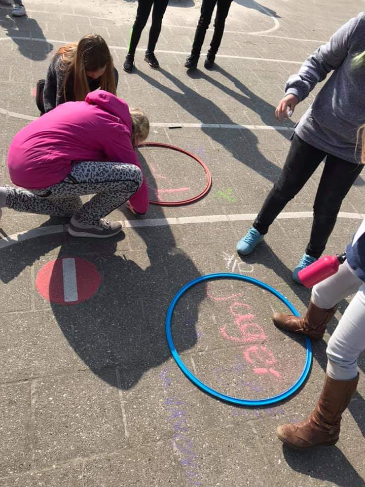 #Rekenen, #taal en #spelling kun je ook gewoon #buiten doen! Door goed overleg en een goede samenwerking kom je een heel eind!
<a href="/ligthartschool/">OBS Jan Ligthart</a> #westerbroek #po #bo #scharrelkinderen