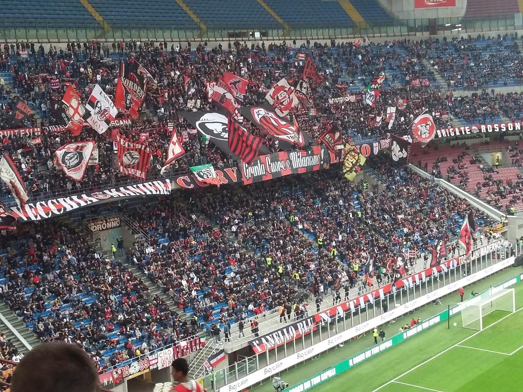 alex_binetti8's tweet photo. Un monumento non si distrugge 
#MilanUdinese https://t.co/PPbWa66lM4