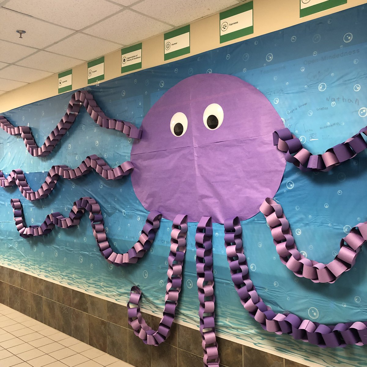 carberymonica's tweet photo. We’re gearing up for our Under the Sea Carnival on April 13th! PTO has made some amazing wall art! 🐙 🐠 Our halls are so colorful! Great job! @PowellCISD https://t.co/sJE4xD7imt