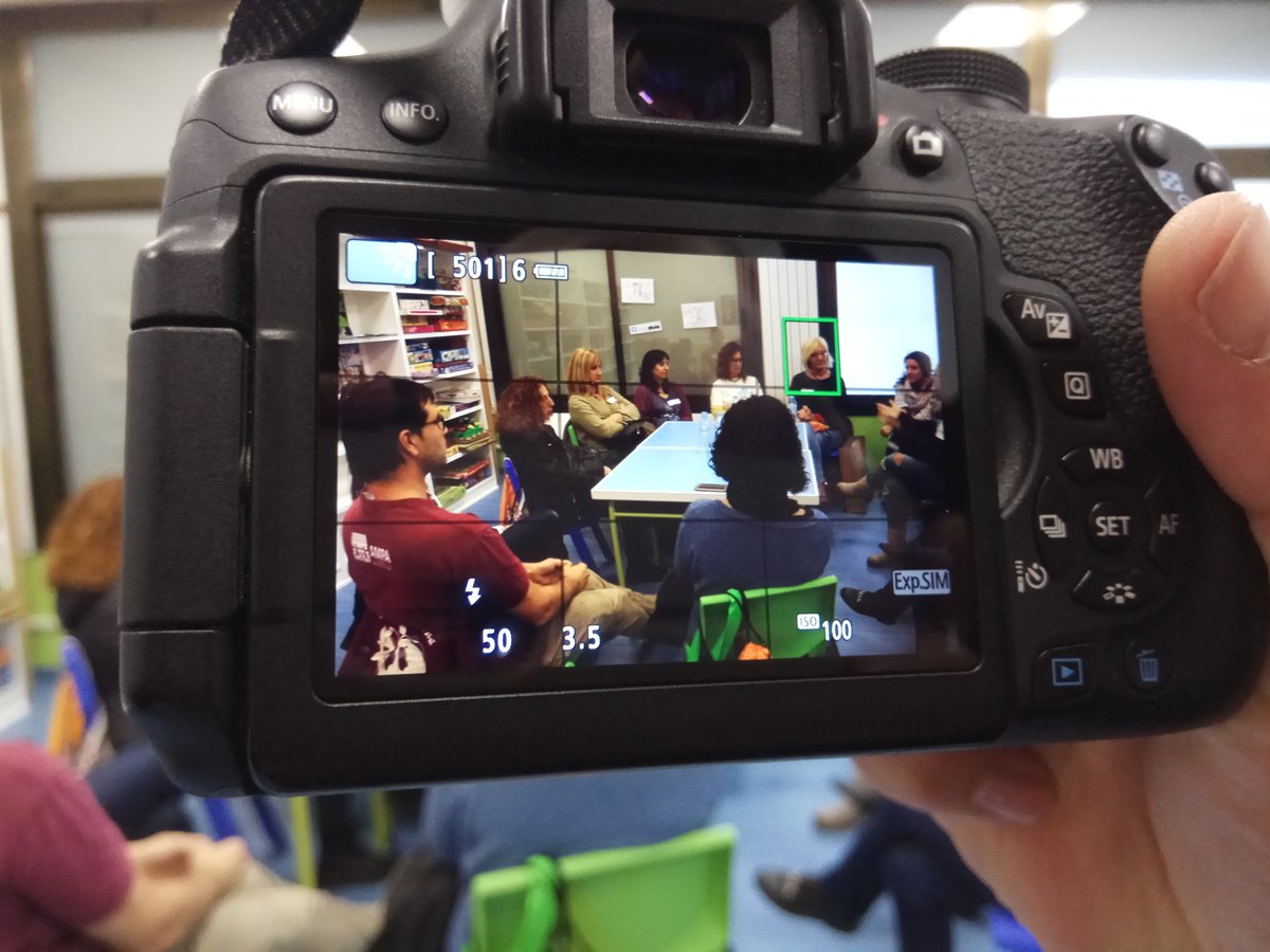 EdcampPrat's tweet photo. Qüestions relacionades amb l'adolescència, la relació amb els joves, entre ells... de tot això i més, se'n parla a la taula "Aeroport" @edcampCAT @FundacioBofill https://t.co/IjZLLFDg7S