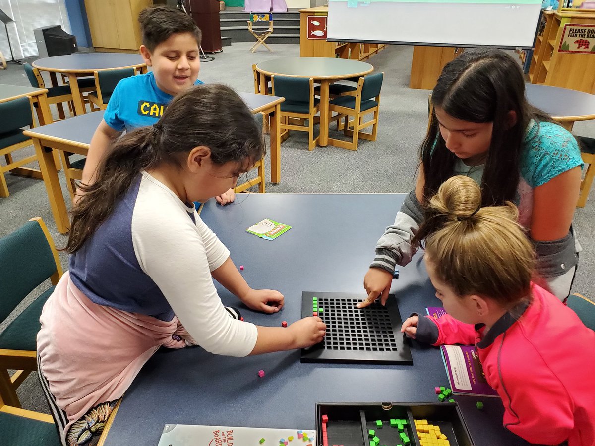 EdHodgesLibrary's tweet photo. Mrs. Donovan's 3rd graders learning to use Bloxels! #HornetsMakeItHappen https://t.co/oNoKIQEwqV