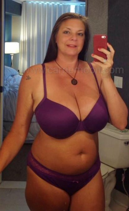 Flashback titty tuesday in purple https://t.co/y8Jtg9q6yR