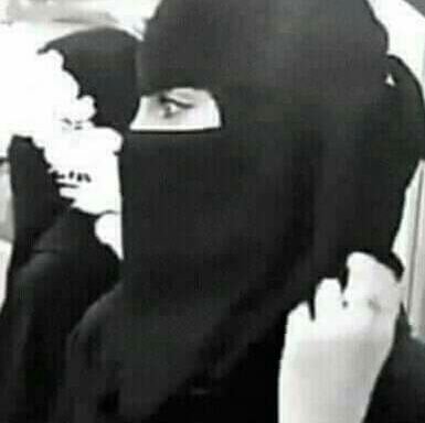 مطنوخةٍ من غير لحيه وشارب
من راس قومٍ كل ابوهم مطانيخ👑♥️