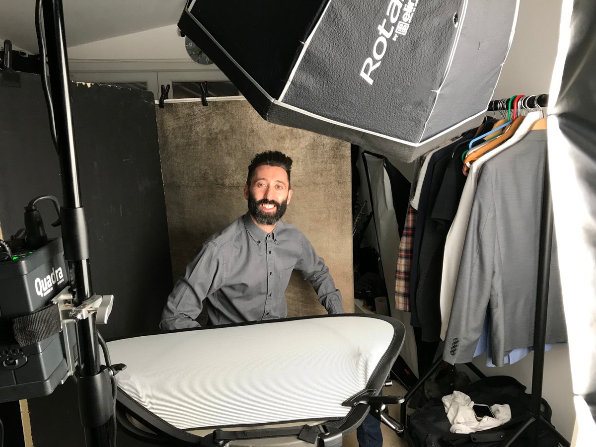 RobinSavagePics's tweet photo. Really great to catch up with drama school comrade @craigpainting, represented by @ECAagency. A man who's weathered exceptionally better than I have. And a behind the scenes peek inside the studio... #actor #headshots #london #aphpapproved https://t.co/XFOcZQs0Yh