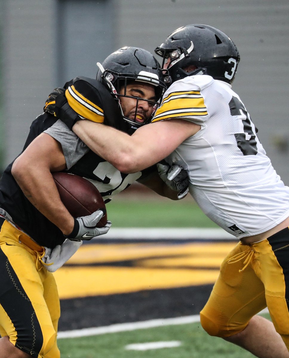 HawkeyeFootball's tweet image. Meaningful accomplishments are earned - wake up everyday and maximize the opportunity | #IowaEdge