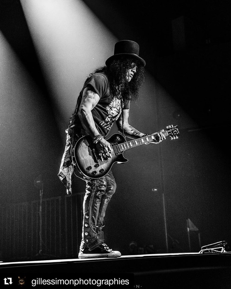 MARIE2_SLASH's tweet photo. #Repost @gillessimonphotographies (@get_repost)
・
Slash during the ... concert at the Samsung Hall, Zurich, on March 7, 2019 (shot for @daily_rock ) ⚡️🎩🎸🤘⚡️
@slash #SMKC #slash #slashfeatmyleskennedyandtheconspirators #tophat #dailyrock #pentaxk1 #gillessimonphotographies https://t.co/eL8xUgEGZQ