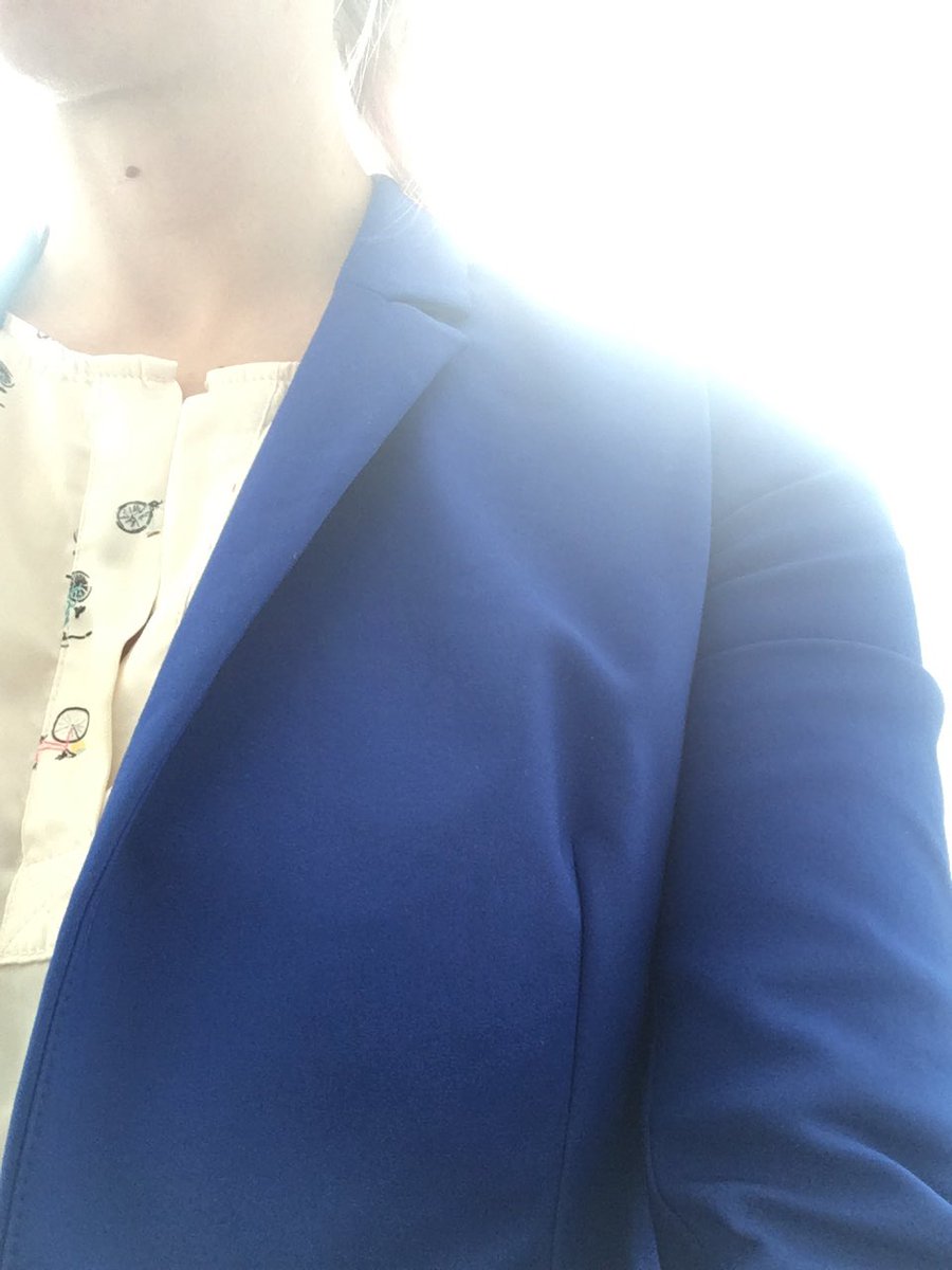 En bleu! Oui, en soutien des gens autistes, mais aussi à tout leur entourage qui les accompagne avec dévouement chaque jour! #WorldAutismAwarenessDay #AutismDay2019 #autism