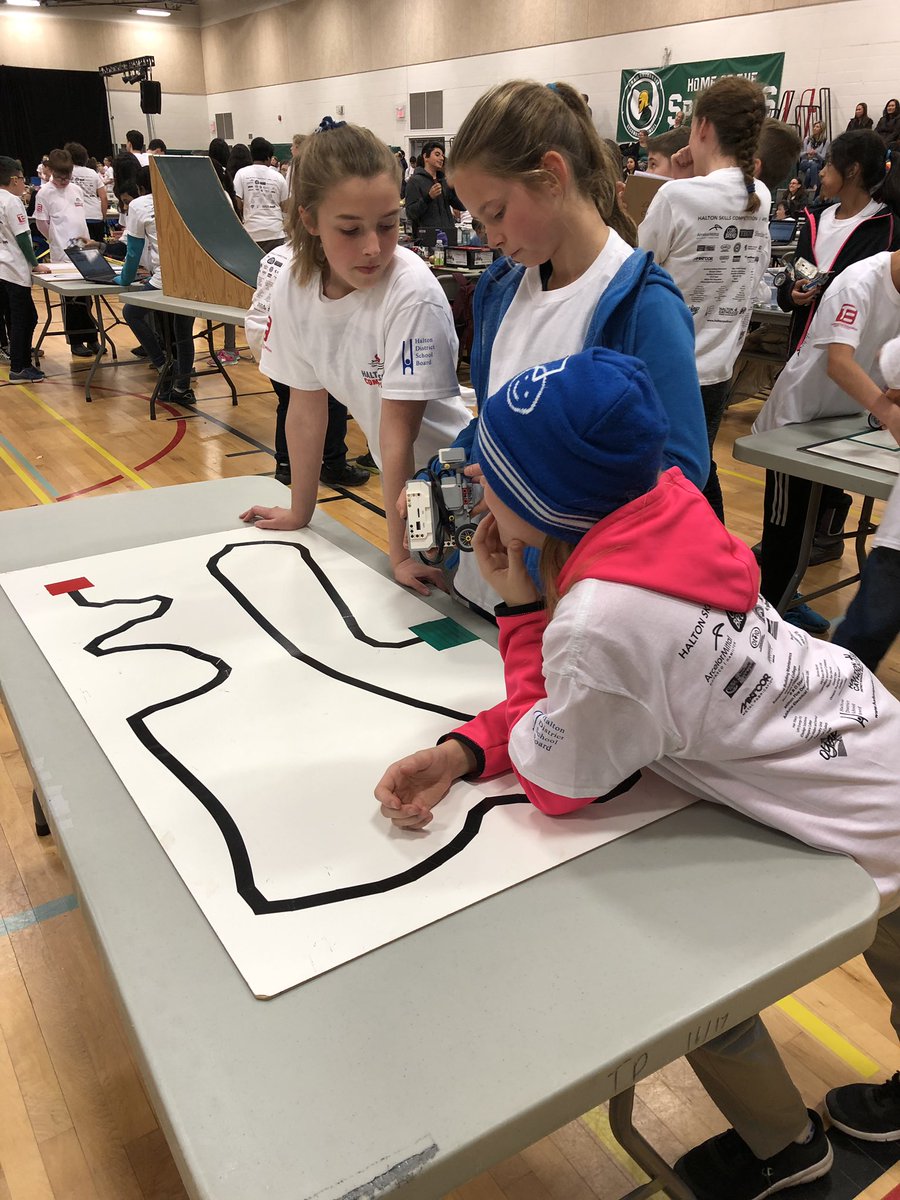 ms_e_cook's tweet image. Two sensors or not two sensors. That is the question. #MySilverCreek #HaltonSkills2019 #LEGOrobotics #ohthatsquiggle
