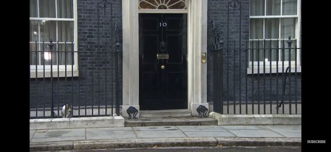 The poor cat is scared. #brexit https://t.co/SQufd6RC1W<a href="/tag/brexit"class="tags">#brexit</a>