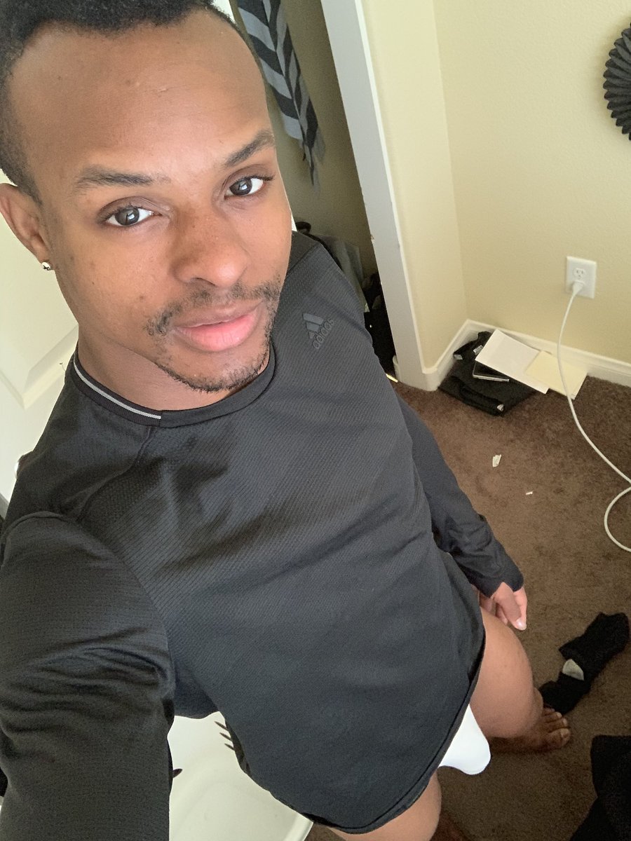 Good morning! Got a lot to do but first, pants on.. maybe https://t.co/NWt3unJX0n
