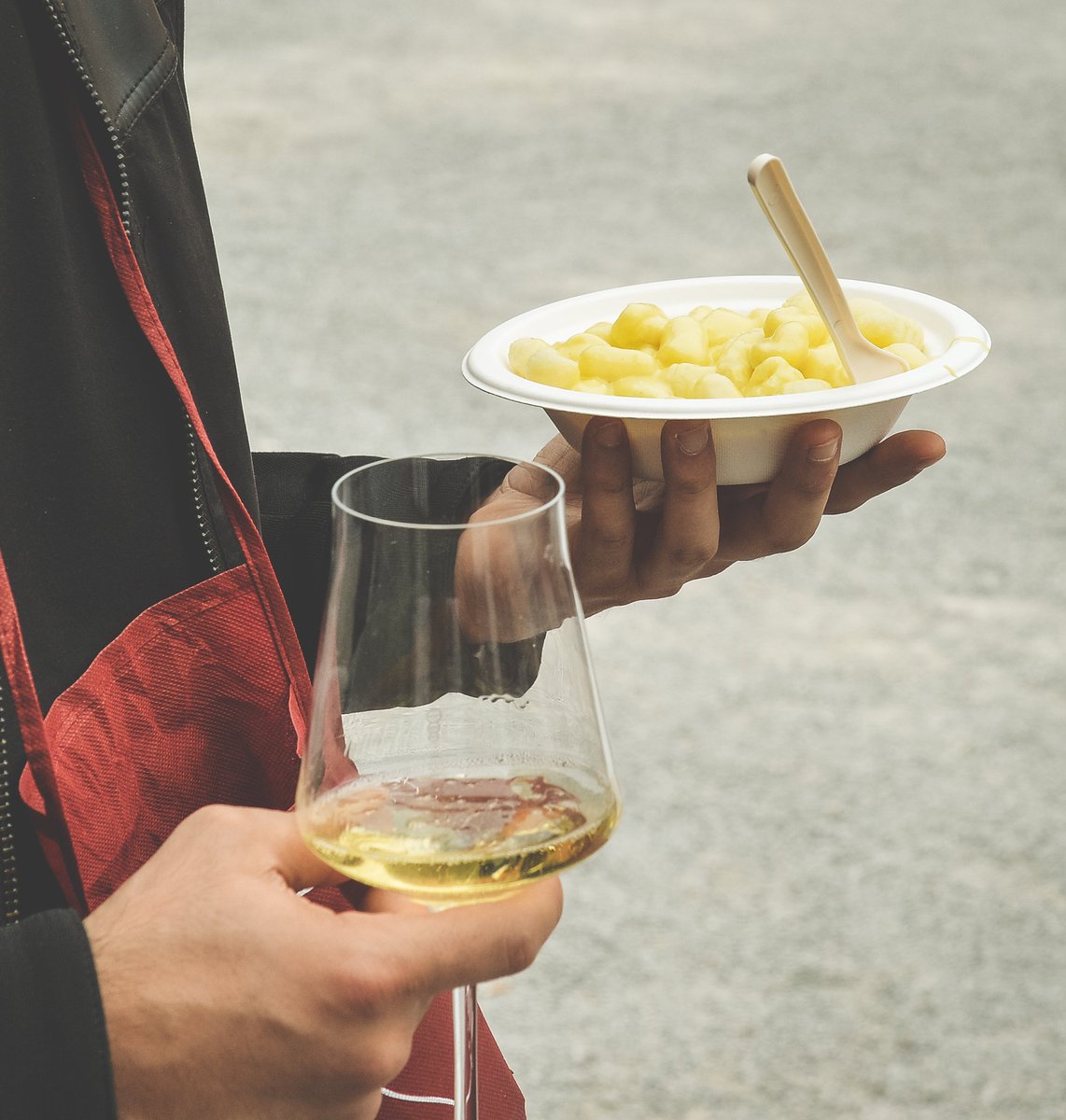 La primavera nelle colline piemontesi ha il profumo e il sapore dei grandi vini di Langhe, Roero e Monferrato. Torna ad Alba Vinum: la più grande enoteca a cielo aperto d'Italia, dal 25 al 28 aprile, il 1^ maggio e il 4 e 5 maggio. Per info 👉 bit.ly/2FF1o7a. 
#vinumalba