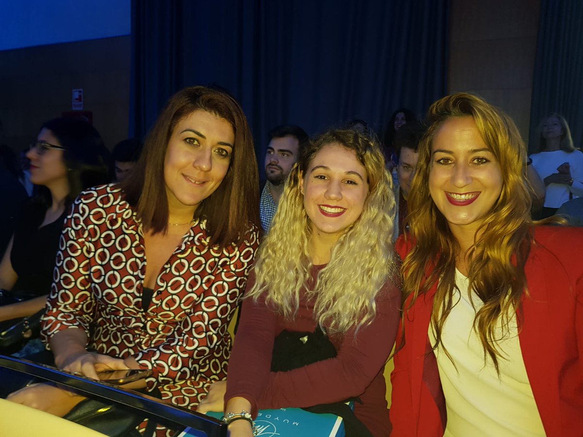 marryarrabal's tweet photo. #ESICmkSummit felices de estar aqui!!!! Equipazo https://t.co/88qIPpXU0g