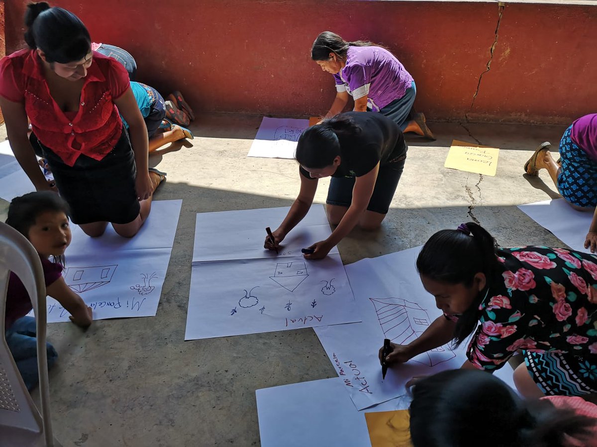 jdmartinezsalga's tweet photo. Nuevo ciclo de talleres de @_PICSA_ en la comunidad de La Prensa del #TeSAC de Olopa. Los productores visualizan como quieren sus fincas, y aprenden del clima y como ha estado cambiando. @ASORECH y @cgiarclimate_LA , capacitando las comunidades contra el Cambio Climático. https://t.co/k4P2wv512N