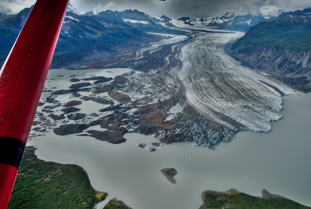 AlexWYW's tweet photo. Operation IceBridge: Exploring Alaska’s Mountain Glaciers via #NASA https://t.co/TjvSehCBAx #space #ootd https://t.co/tRqbzZgCUH