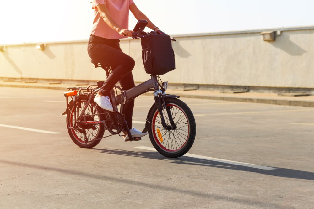 OSBA's tweet photo. 🚴‍♀️Ohio Legislature Propels E-Bike Legislation Across Finish Line!

What's an e-bike? Learn more in our recent #LawYouCanUse article by #OSBAMember Patricia Seifert @tuckerellis in Cleveland 👉 https://t.co/72ZL1E3kI9
 
#bikelaw #ebike #TuckerEllis https://t.co/DwnSCJN0g1