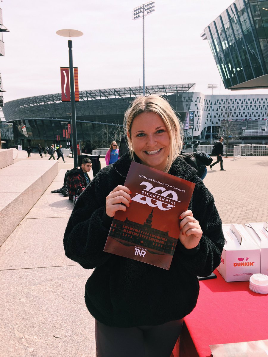 Make sure to grab a copy of the Bicentennial guide AND a donut + coffee!! It’s a beautiful day; you really can’t say no 🤔 #UCommDoesThat #TotallyTNR