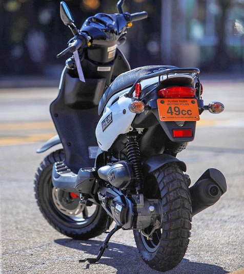 genuinescootco's tweet photo. The Roughhouse 50cc 2-stroke engine has the power to tackle both trails and traffic with ease.
Photo: @flyingtigermoto #roughhouse #genuineroughhouse #rh50 #genuinescooter #genuinescooters #scooter #scooters #scootscoot #scootlife #scooterlife #twowheels #fun #adventure https://t.co/GcxbkHBXAU