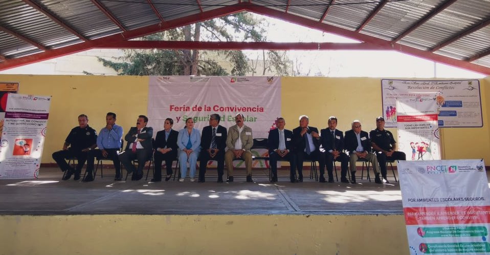 ManuelVidalesS's tweet image. Arranque de la “Feria de la Convivencia y Seguridad Escolar” en la Secundaria General no. 3 de la Cd. de Pachuca 

@dgfeseph #EducaciónBásica #EducaciónEnHidalgo #FamiliaSEPH