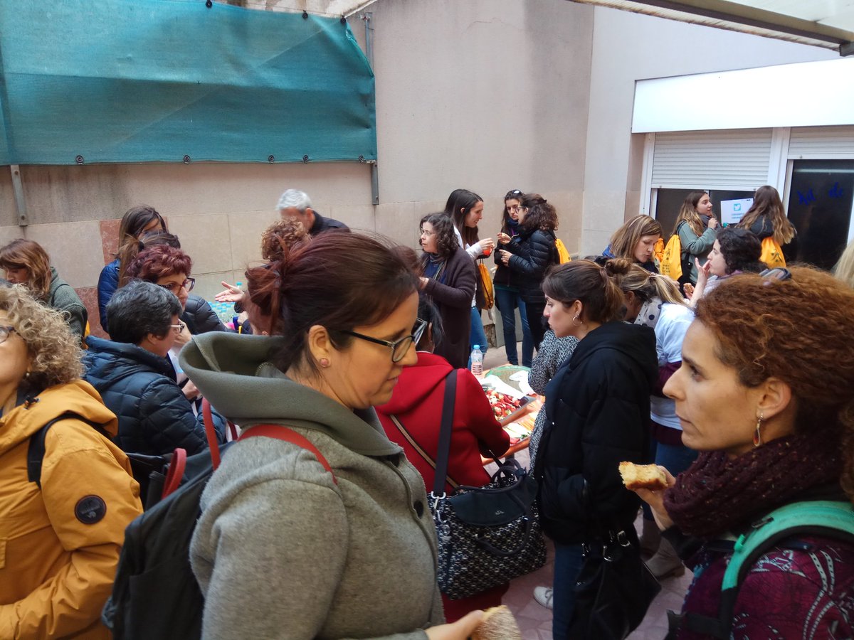 EdcampPrat's tweet photo. Parem una estona a agafar forces per després continuar amb la segona ronda de taules #EdcampPrat 
Felicitats a la comisió de cuina pel deliciós aperitiu!! 👏❤ https://t.co/Hlilm9Gdn0