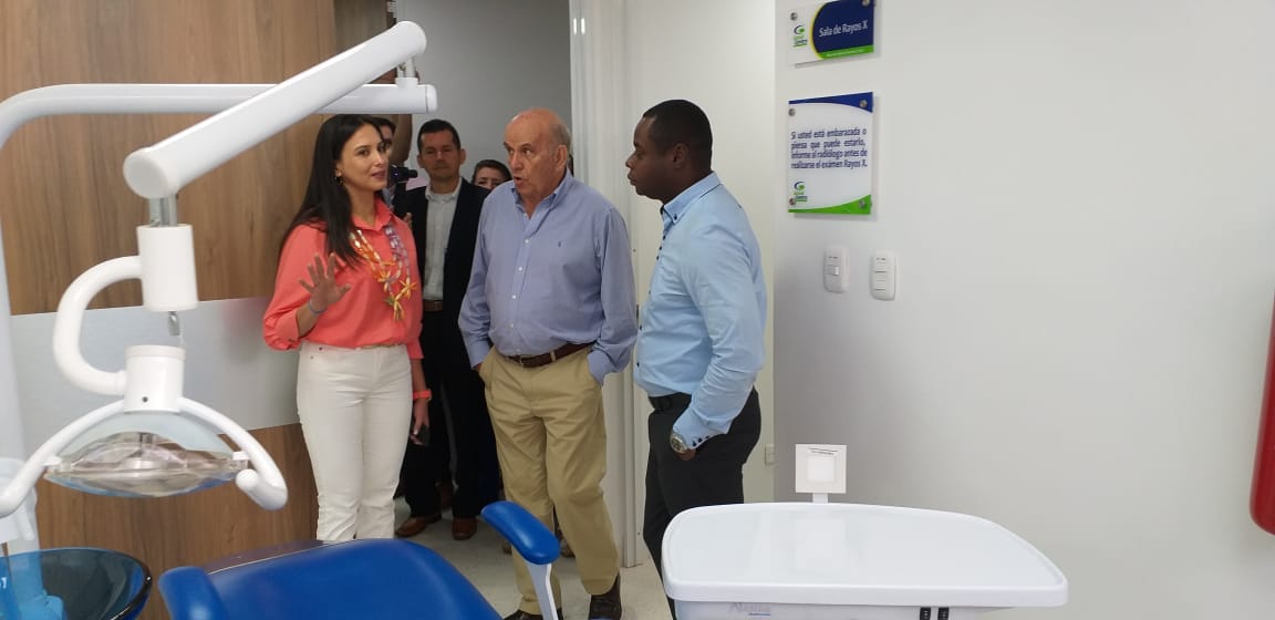 NelsonSinister1's tweet photo. @AlcaldiaDeCali 
@SaludCali @redcentrocali @MinSaludCol en un esfuerzo conjunto
 Fortalecen la prestacion de salud.Hoy entregamos a la comunidad la nueva IPS Colon/ Com 10,amigable con el medio ambiente,sismoresistente con servicio de ginecología, pediatría y medicina interna. https://t.co/6sJZVmyBSM