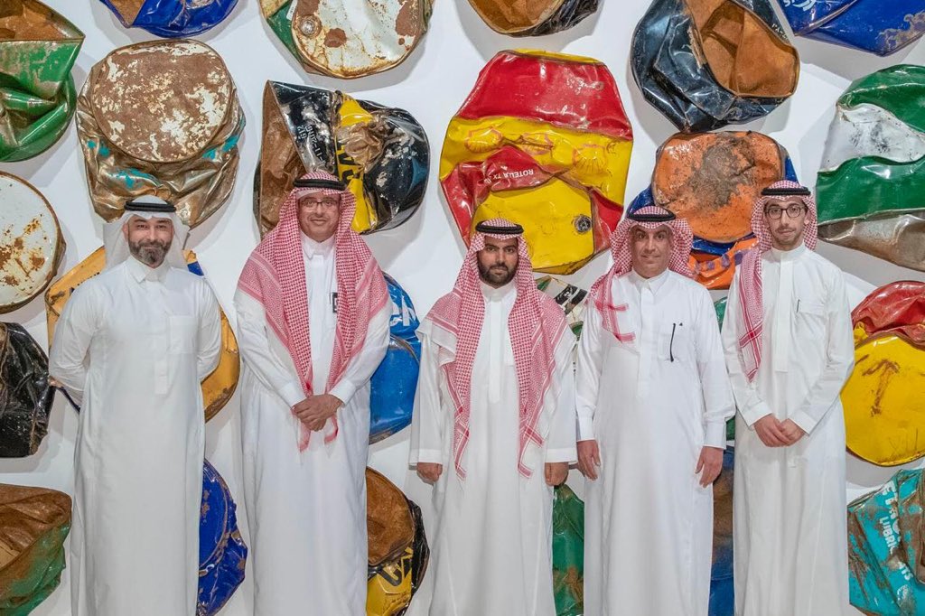 OKAZ_online's tweet photo. #وزير_الثقافة يزور #مركز_الملك_عبدالعزيز_الثقافي بالمنطقة الشرقية

#عكاظ 
@BadrFAlSaud
@MOCSaudi
 https://t.co/fNks4eUX0w https://t.co/pUDDEdAzNo