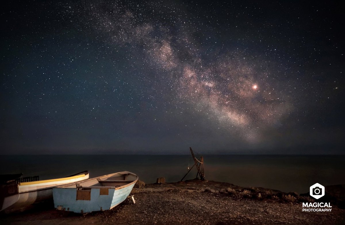 ⭐️ This photo of the Milky Way and Jupiter was taken over the weekend at a freezing cold Portland Bill. It comprises 15 shots stacked together to reduce noise and give more detail to the night sky. The foreground is a 2 minute exposure (made easier with help from the lighthouse!)