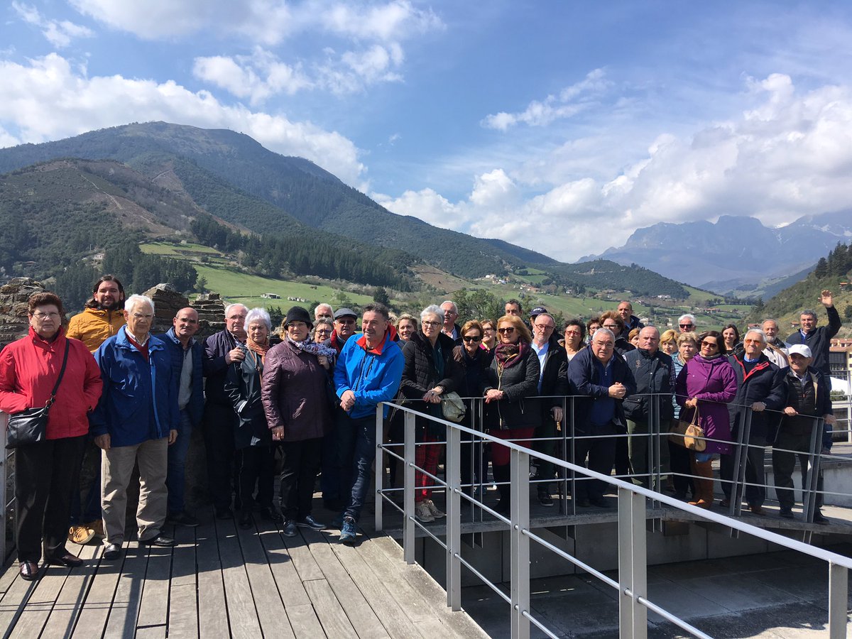 TuriRuralCant's tweet photo. Estupenda jornada para conocer las #TurismoExperiencias que podrán disfrutar los viajeros de los alojamientos de @TuriRuralCant.
#Cantabria #TurismoRural #GranjaCudaña #BodegaPicosDeCabariezo #Labarces #Potes #Valdáliga #Liébana https://t.co/C0k46dTpsy