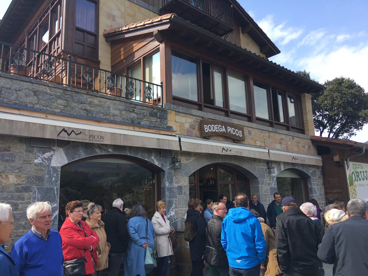 TuriRuralCant's tweet photo. Estupenda jornada para conocer las #TurismoExperiencias que podrán disfrutar los viajeros de los alojamientos de @TuriRuralCant.
#Cantabria #TurismoRural #GranjaCudaña #BodegaPicosDeCabariezo #Labarces #Potes #Valdáliga #Liébana https://t.co/C0k46dTpsy