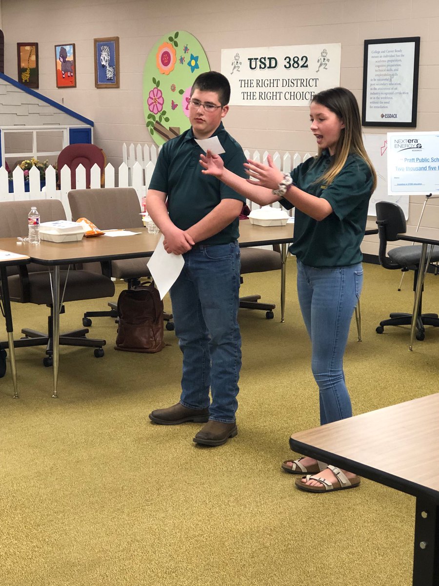SESPatton's tweet photo. Middle school students explain the the planning and growing processes for the Greenback Garden.#greatgreenbacks https://t.co/ZW8JIS3ulK