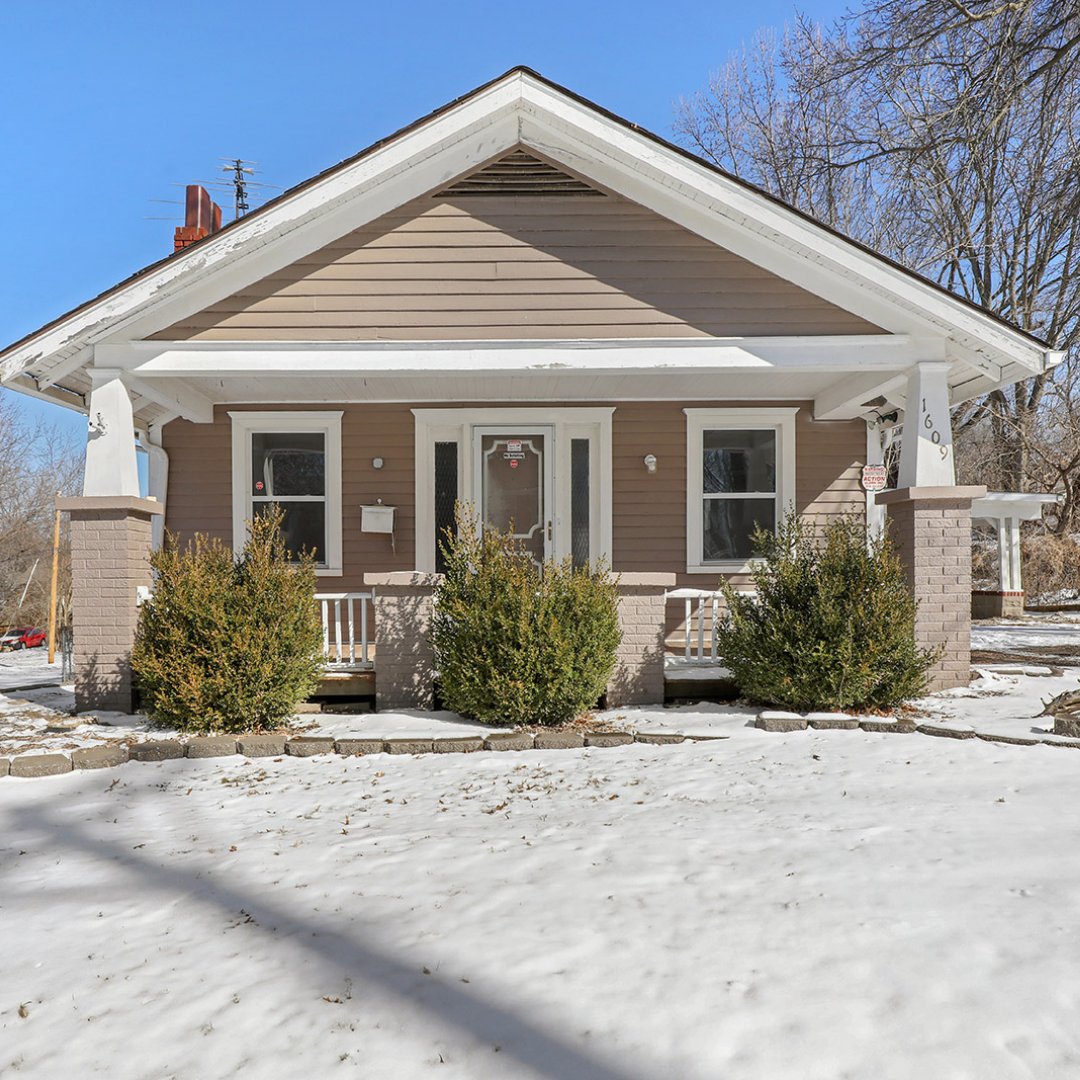 TurnkeyPG's tweet photo. This property has a new 2 year lease commitment at $1000/month! Visit us at https://t.co/nELGJw6kAe to inquire.
#realestate #invest #turnkey #kansascity #kc #kcmo #smallbusiness #biggerpockets #flipnerd #entrepreneur #realestateinvestor #passiveincome #cashflow #realestatelife https://t.co/45TCwsYu6j