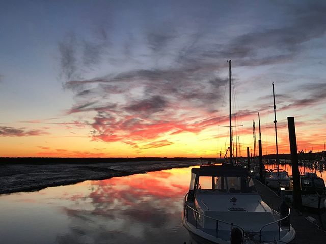 ThatMrChrist's tweet photo. #nofilter epic sunset⠀⠀⠀⠀⠀⠀⠀⠀⠀
⠀⠀⠀⠀⠀⠀⠀⠀⠀
#dailylife #writerslife #life #things #writer #writing #words #wordsofwisdom #art #instaart #instagramart #artistsoninstagram #photo #photooftheday #photography #instapic #photographer https://t.co/XygU55cNPF https://t.co/shaNSGtUBz