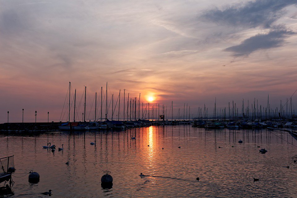 As the sun sets on another @RadiodaysEurope, we say goodbye to lovely Lausanne. Leaving with an incredibly positive feeling about the current state of radio & audio.

See you all in Lisbon in 2020!
#RDE19