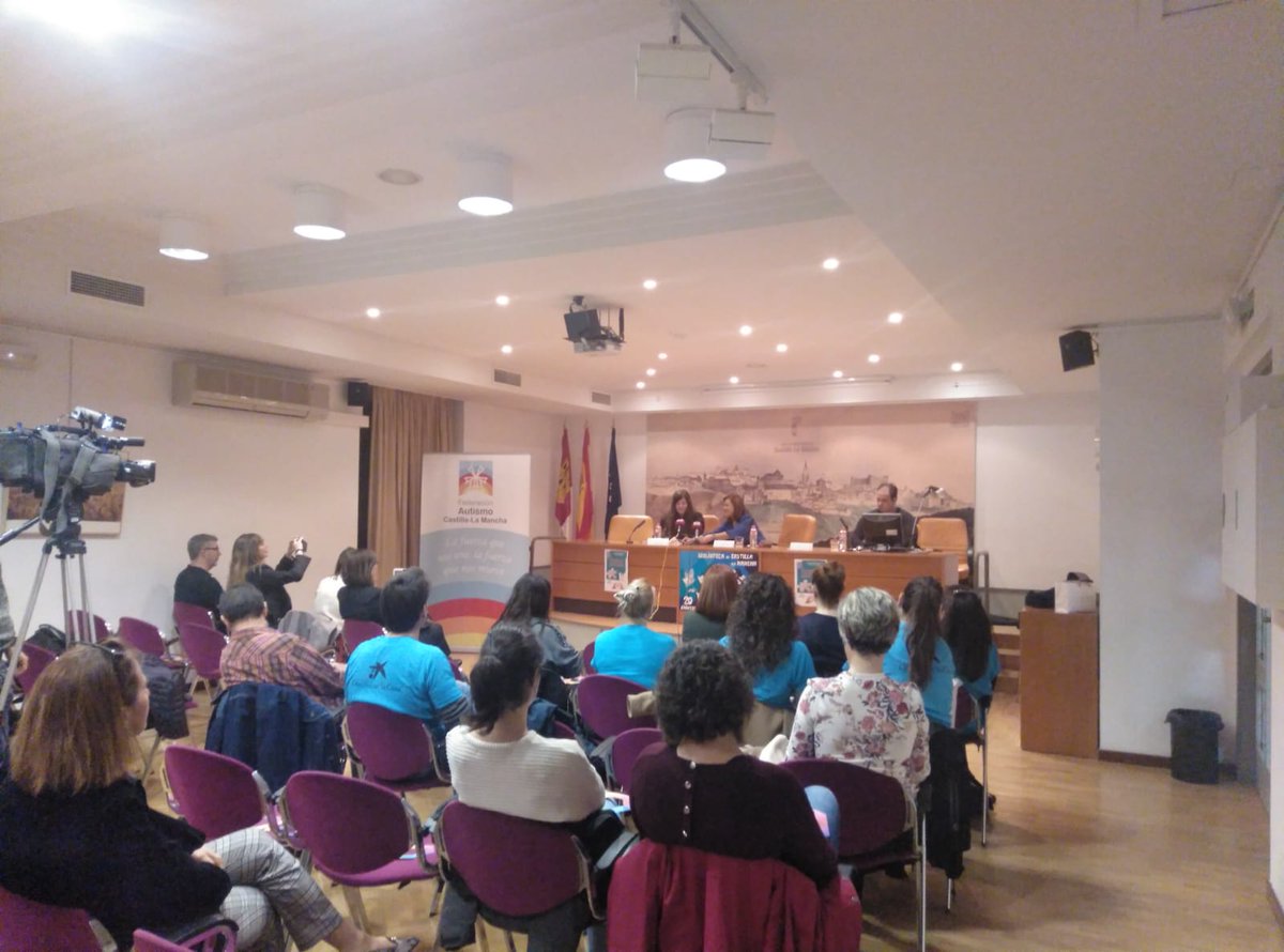 FederAutismoCLM's tweet photo. #DiaMundialAutismo Haz un gesto por el #Autismo
Hoy lo hemos celebrado en la Biblioteca Regional del Alcázar y Alba y Álvaro nos han hecho vibrar con sus intervenciones #FACLM https://t.co/s2qaCMgJgV