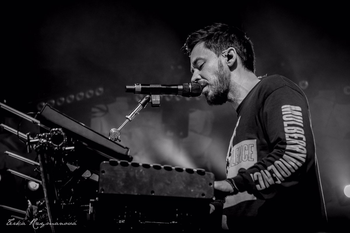 Therushka's tweet photo. @mikeshinoda in Prague, 19.3.2019 🎶🖤 https://t.co/yoC9rY4f1o