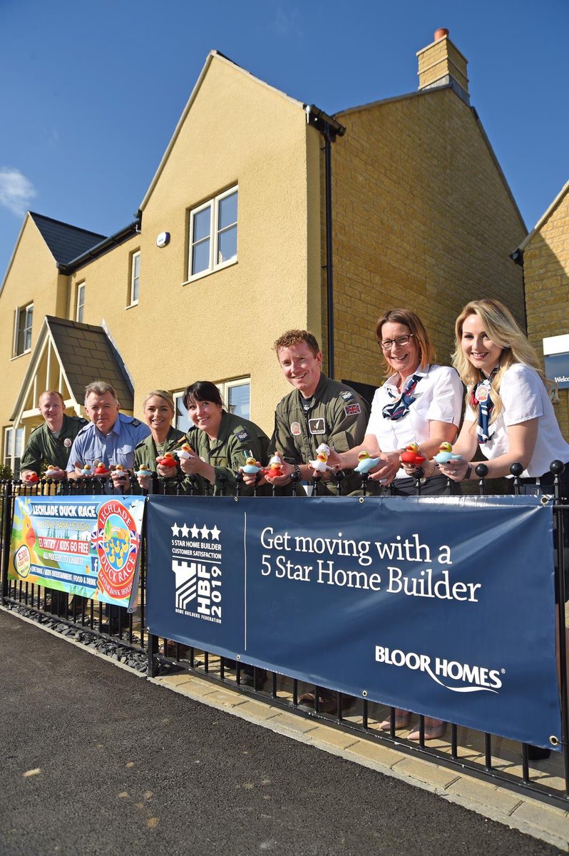 Bloor homes receiving their Corporate Duck for the Lechlade Duck Race 19. Best of luck in the race and for creating the best dressed duck!!!
#bloorhomes #duckrace19 #Cotswolds