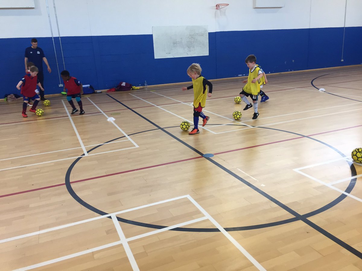 BRFCFutsal's tweet photo. 👌🏼Another busy session with the u6/7s. Lots of touches of the ball, lots of skills, lots of individual development! #FastFeetFutsal https://t.co/NW5LlJu02J