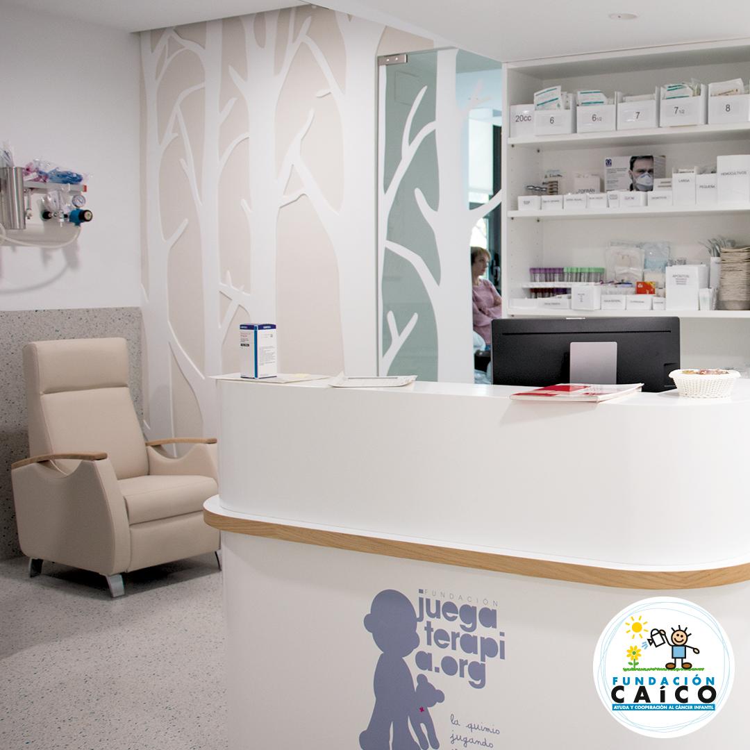 Este es el hospital de día de la planta de adolescentes con cáncer, decorado por Juegaterapia y donde trabajamos cada día por mejorar la estancia los pacientes y sus familias 💕. 
.
.
.
#FundacionCaico #JuegaTerapia #Caico #Cancer #Colabora #ElJardindemiHospi