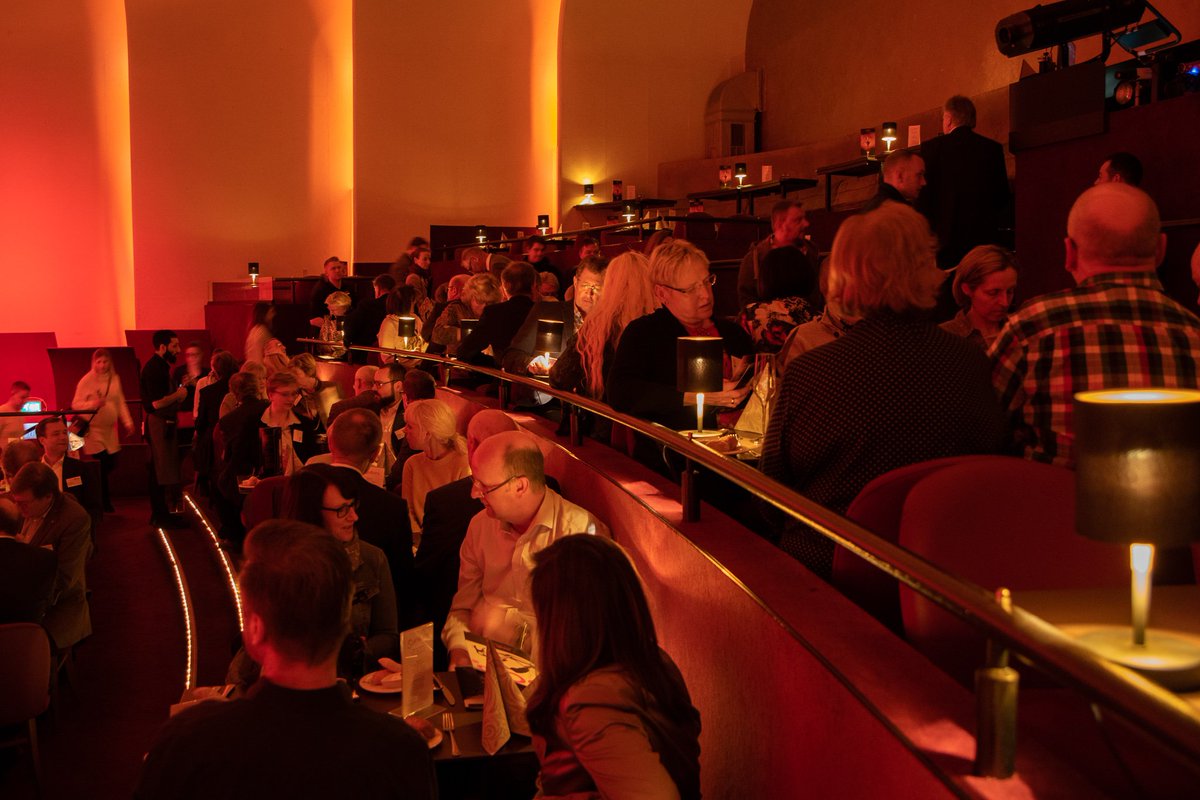 AGAD_eV's tweet photo. Gelungener Dämmerschoppen im GOP-Varieté Theater in Essen. Nicht nur ein Ort für Genuss und Kunst, auch eine Location mit vielen Möglichkeiten für Meetings, Veranstaltungen etc...
#GOPEssen #AGAD #Theater #Tipp https://t.co/Z29QLwBPJV