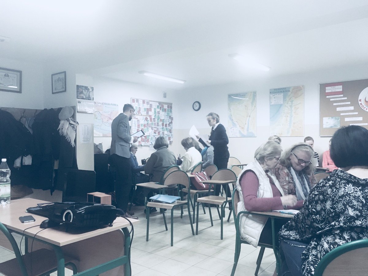 CathVoicesPL's tweet photo. Jesteśmy w parafii św. Jana Kantego - trwają dyskusje i ćwiczenia w grupach pod czujnym okiem @awicikowna i Macieja Skórczewskiego z naszego core teamu! #CVglobal #metodaCV #CVmethod #clarity #communication #conversation #warsztaty #warszawa #CatholicVoices https://t.co/C6fwhBo7ua