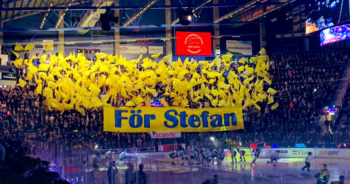 Stort tack till alla er som på ett eller annat sätt bidrog till gårdagens tifo. Utan er är det inte möjligt! 

Nu åker vi upp till Karlstad imorgon och fixar en semifinalplats. Ses där! 

För Staden - För Stefan! 💙💛