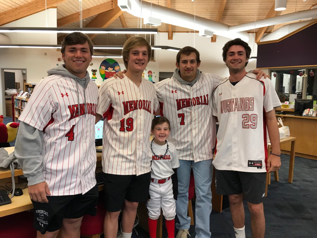 MustangHardball's tweet photo. Mustangs make visit to BHE. All four Mustangs are BHE Alumni!! https://t.co/yn6cmhY07y