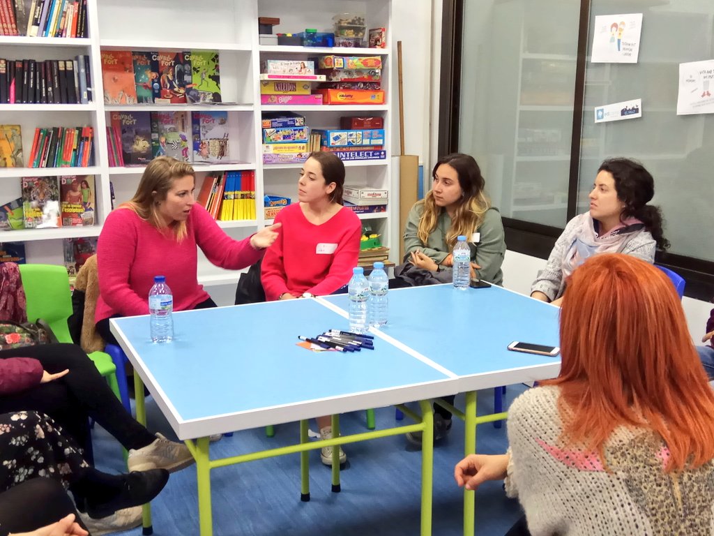 EdcampPrat's tweet photo. #Límits, #normes, #oblicacions... com gestionar-ho tot segons l'edat, el context, la situació...?? Seguim compartint i aprenent al #EdcampPrat @FundacioBofill @edcampCAT https://t.co/L7ewAZWG31