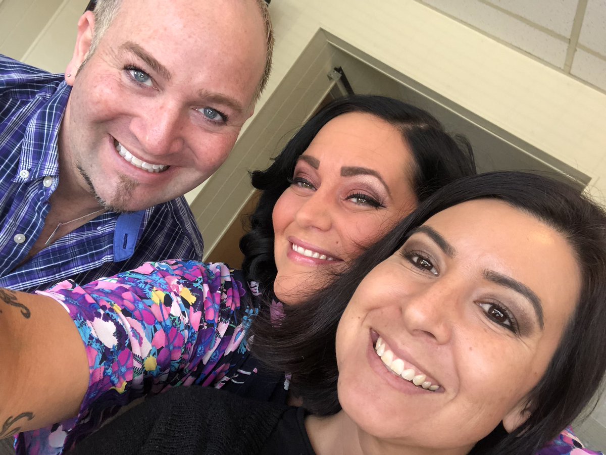 SassiCassi03's tweet photo. Thank you so much Mix 106.9 and Trefzger’s for the sweet roll patrol !! #WeLoveStephanieInTheMornings #WeLoveSweets #MurphysSalonAndDaySpa #Mix1069Peoria https://t.co/TuZa9mmFpl