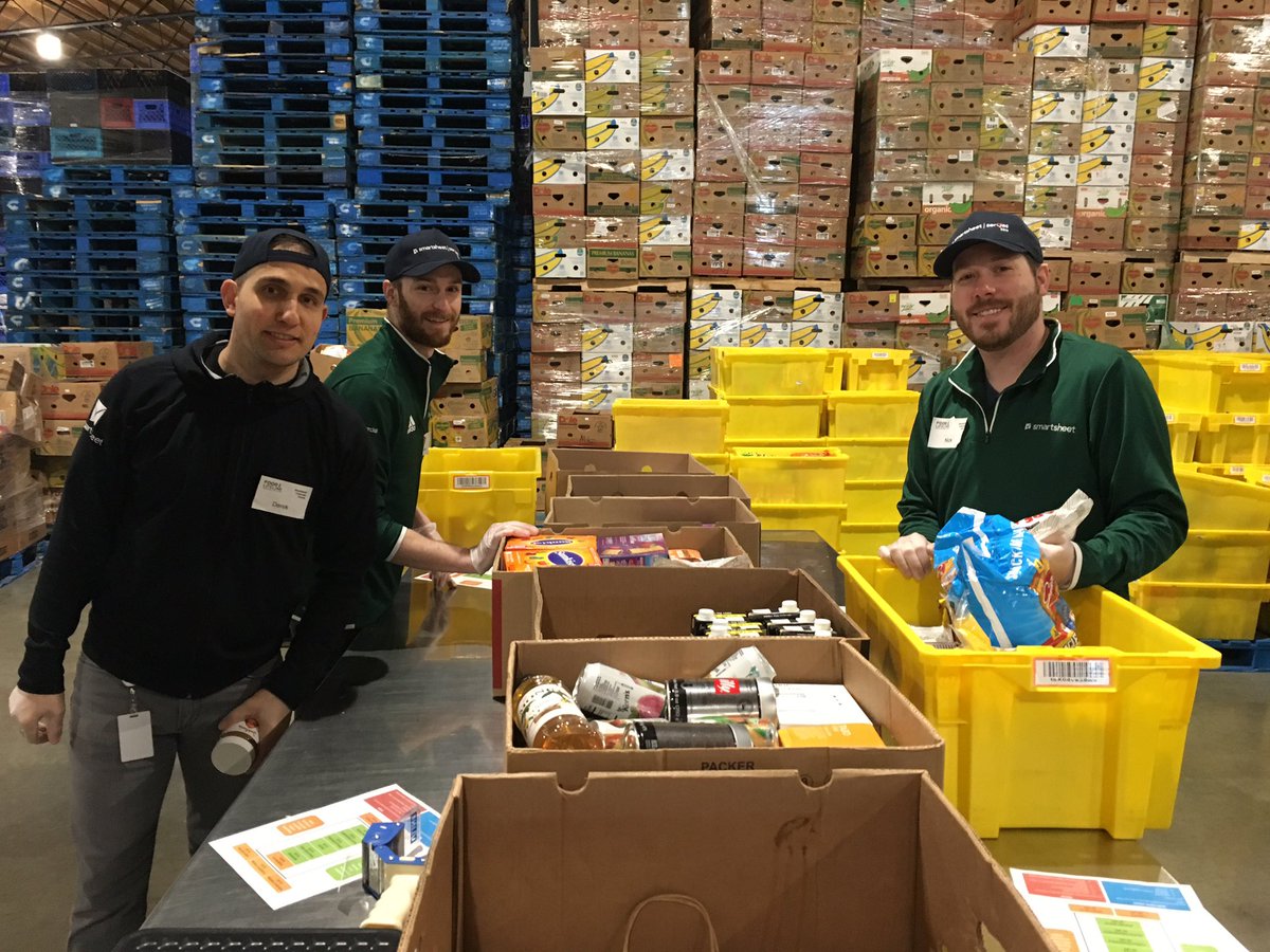 ShaunaWu's tweet photo. Team @Smartsheet Serves is here to Volunteer at @FoodLifeline #SmartsheetServes https://t.co/kMUjIyH2on