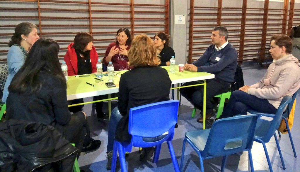 EdcampPrat's tweet photo. Nous temes de conversa a la segona ronda de taules. Compartint sobre #autoconcepte, #autonomia i #autocontrol @edcampCAT @FundacioBofill https://t.co/qLel9jEGgA